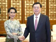 张德江会见缅甸国务资政昂山素季