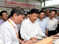 刘云山：坚定文化自信、多出精品