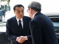 李克强前往驻华使馆吊唁卡里莫夫