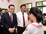 李克强出访老挝：参观万象寮都公学