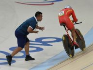 残奥赛场的感动：有师如父