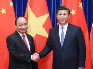 习近平会见越南总理阮春福