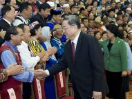 俞正声会见全国少数民族参观团