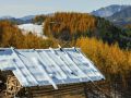 神农架初雪：山上冰雪山下秋