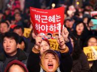 韩国：第四轮万人规模烛光集会