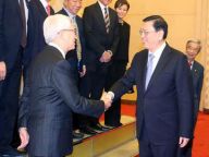 张德江会见香港“帮港出声”访京团