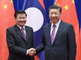 习近平会见老挝总理通伦