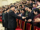 习近平会见第一届全国文明家庭代表
