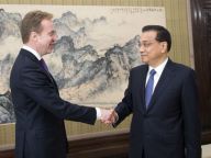 李克强会见挪威外交大臣布伦德
