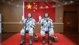 中共中央 国务院 中央军委 关于给景海鹏颁发“一级航天功勋奖章”授予陈冬“英雄航天员”荣誉称号并颁发“三级航天功勋奖章”的决定