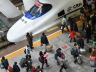 看春运：岁月中的变与不变