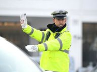 忙碌在岗位 奉献在佳节