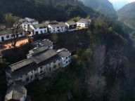 【人文中国】悬崖峭壁上的“天街”