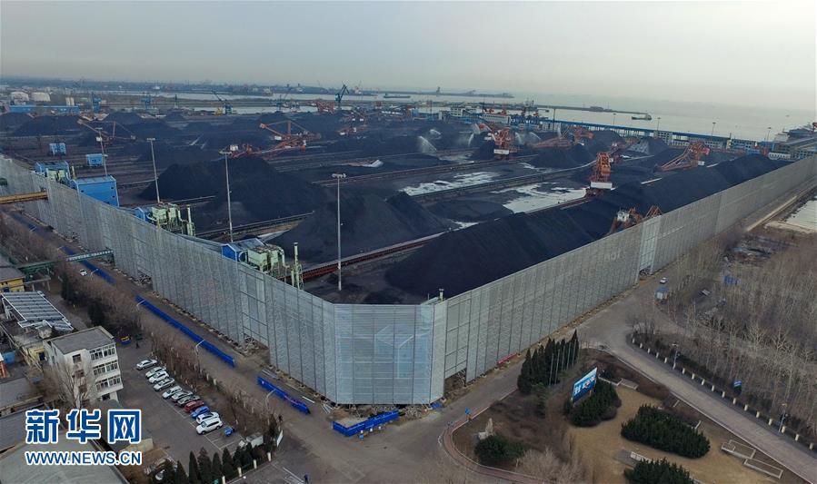 河北港口近19公里防风网缚“尘龙”