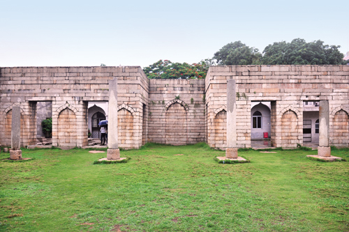 福建泉州圣友寺，亦称清净寺。始建于宋代，是泉州第一座礼拜寺。