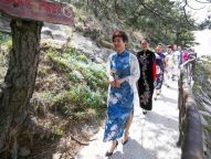沂蒙山上旗袍秀