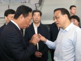【李克强河南考察】与郭台铭两次驻足交流