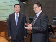 张德江视察澳门立法和司法机关
