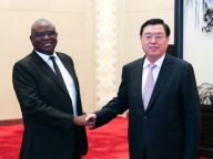 张德江会见赞比亚国民议会议长