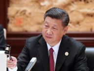 习近平主持“一带一路”国际合作高峰论坛圆桌峰会并致辞