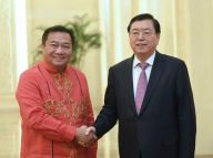张德江与菲律宾众议长举行会谈