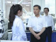 汪洋到中国农业科学院调研