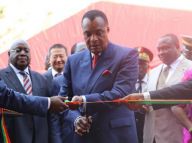 萨苏为中企承建水电站剪彩