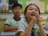 双城记：跨境学童的一天