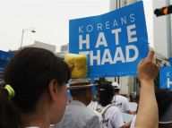 韩国民众抗议部署“萨德”