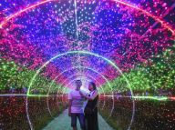 【人文中国】梦幻彩灯秀 欢乐消夏夜