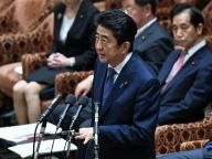 安倍晋三接受日本国会质询