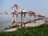 最大智能码头：洋山深水港