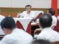 李克强主持召开推动制造强国建设、持续推进经济结构转型升级座谈会