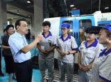 李克强在天津考察职业教育：看望“工匠之师”
