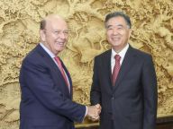 汪洋会见美国商务部长