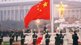 宣讲家网评论丨关键时期明确宣示举什么旗帜的重大意义 