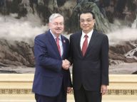 李克强会见40国新任驻华使节