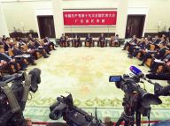 代表团讨论向中外记者开放