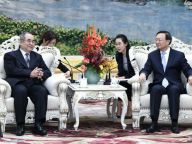杨洁篪会见韩国前总理李寿成一行