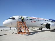 国产大型客机C919转场阎良