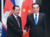 李克强会见柬埔寨首相洪森