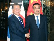 李克强会见韩国总统文在寅
