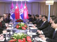 李克强会见塞尔维亚总理布尔纳比奇