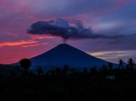 巴厘岛：阿贡火山持续喷发