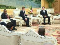 王沪宁集体会见部分外国政党领导人