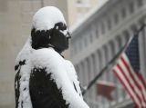 美国东北部遭遇暴风雪肆虐