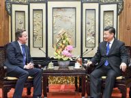 习近平会见英国前首相卡梅伦
