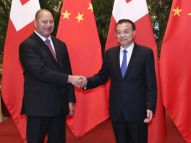 李克强会见汤加国王图普六世