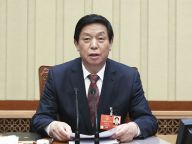 栗战书主持全国人大主席团系列会议