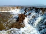 江西鄱阳湖湿地现“瀑布”景观